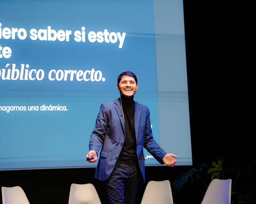 Gastón en escenario