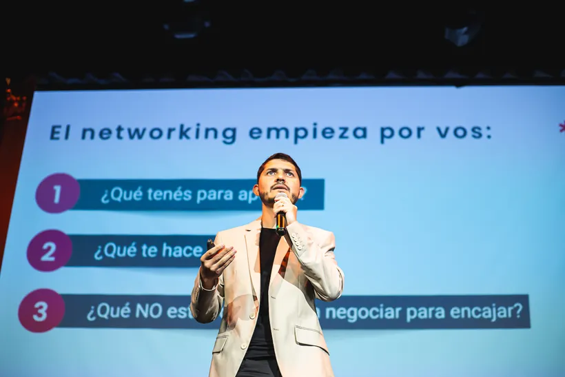 Gastón en escenario